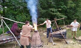 Pabandė geležį išgauti archajiniu metodu