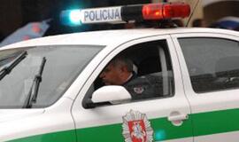 Sumušta pareigūnė, apvogtas namas, pavogta rankinė, girtas latvis