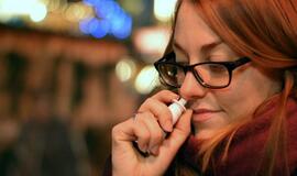 Lengvo peršalimo palydovai – kosėjimas ir čiaudėjimas – pavojingi aplinkiniams