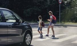 Namų darbai tėvams: kaip saugiai išlaipinti vaikus prie ugdymo įstaigų