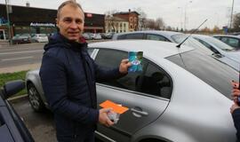 Laiko neskaičiuojantiems vairuotojams padovanojo laikrodžius