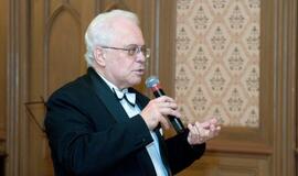 Pianistų rengimo tarptautiniams konkursams papildomas aspektas: atviros meistriškumo paskaitos ir pamokos