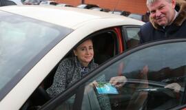 Laiko neskaičiuojantiems vairuotojams padovanojo laikrodžius