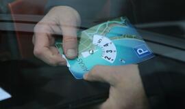 Laiko neskaičiuojantiems vairuotojams padovanojo laikrodžius