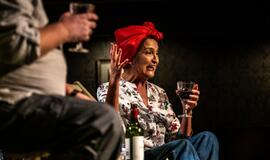 Naujoje komedijoje apie kaimynų santykius susitinka dvi aktorių kartos