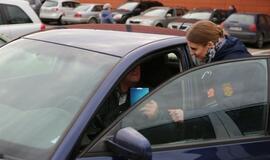 Laiko neskaičiuojantiems vairuotojams padovanojo laikrodžius