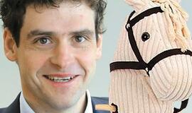 R.Žemaitaitis ruošia princą ant balto žirgo