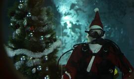 Dovanų maišą Kalėdų senelis traukė iš 9 metrų gylio