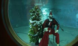 Dovanų maišą Kalėdų senelis traukė iš 9 metrų gylio