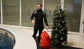 Eglutė baseino dugne