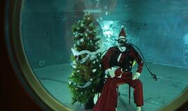 Dovanų maišą Kalėdų senelis traukė iš 9 metrų gylio