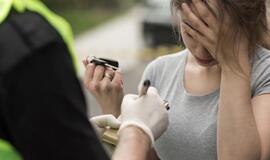 Po avarijos moteris kalbėjo nerišliai, sklido alkoholio kvapas