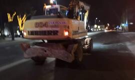 Po Kretingos centrą vinguriavo girtas ekskavatorininkas