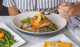 Renkamės žuvį šventiniam stalui: receptai, įveikiami ne tik kulinarams