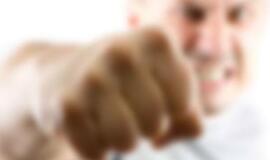 Suvestinė: paprašė cigaretės ir sulaužė žandikaulį