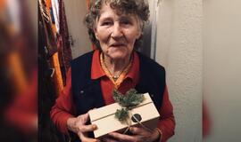 Vienišiems seneliams kepė po pyragą