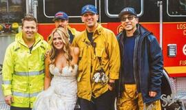 Los Andžele ugniagesiai į vestuves atvežė vėluojančią nuotaką