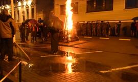 Atminimo laužai prie savivaldybės