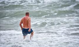 Sveikuoliai metus sutiko Baltijos bangose