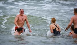 Sveikuoliai metus sutiko Baltijos bangose