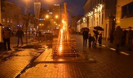 Atminimo laužai prie savivaldybės