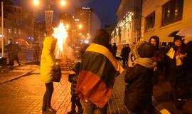 Atminimo laužai prie savivaldybės