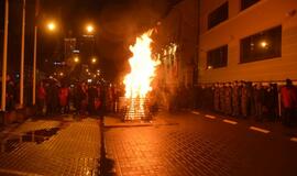 Atminimo laužai prie savivaldybės