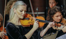 Publikos kvėpavimą smuikininkė prilygina miegančiam kūdikiui