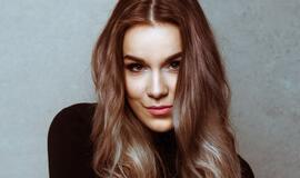 Atlikėja Paola Hart naujus metus pradeda pristatydama naują dainą bei kova su socialiniu tinklu