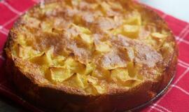 Skaniausias obuolių pyragas: produktų, kurie visada yra kiekvienuose namuose, rinkinys