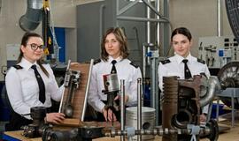 Apie "kietas" merginas, jūros paviliotas