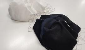 Klaipėdos minkštų baldų gamintoja sius daugkartines kaukes ir chalatus