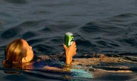 Latvijoje koronaviruso krizės laikotarpiu leista alkoholio prekyba internetu