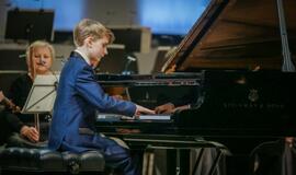 Klaipėdos koncertų salėje jaunieji atlikėjai surengė įspūdingą labdaros koncertą