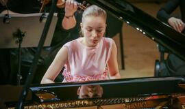 Klaipėdos koncertų salėje jaunieji atlikėjai surengė įspūdingą labdaros koncertą