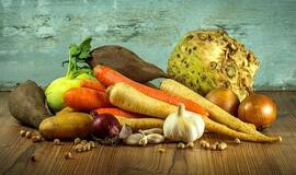 Dezinfekcijos specialistus stebina daugiabučių laiptinėse laikomi maisto produktai