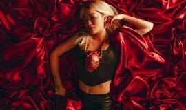 Kūrinį apie laimingą vienatvę išleidusi R. Ora: vienišumo jausmas galiausiai tampa pilnatve