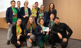 Mokiniai karantino metu: "Niekuomet žmogus nėra toks gražus, koks jis būna kurdamas"