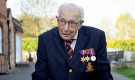 Pandemijos „herojaus“ britų veterano 100-ojo gimtadienio proga surengtas aviacijos paradas