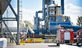 Po sprogimo gamykloje budi tarnybos: rizika išlieka