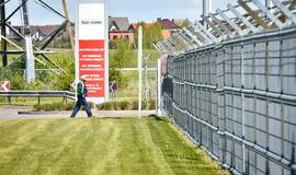 Po sprogimo gamykloje budi tarnybos: rizika išlieka