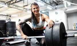 Sportas namuose: trenerės patarimai, kaip išvengti traumų sportuojant savarankiškai