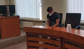 Klaipėdietis po pažinties su dviem paauglėm ryte nerado nei merginų, nei BMW