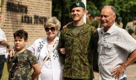 Dragūnų batalione į atsargą išlydėti kariai