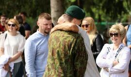 Dragūnų batalione į atsargą išlydėti kariai