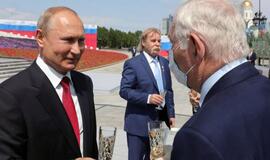 Putinas nedėvėjo kaukės, nors Maskvoje ji yra privaloma