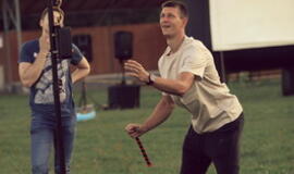 Senjorams karių pasisveikinimas su šūviu iš istorinio pabūklo