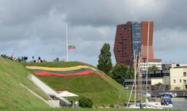 Piliavietėje iškilmingai pakelta valstybės vėliava