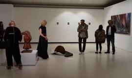 Lankytojams pristatyta paroda „Vakarų vėjai’20: (Ne)priklausomi“