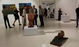 Lankytojams pristatyta paroda „Vakarų vėjai’20: (Ne)priklausomi“